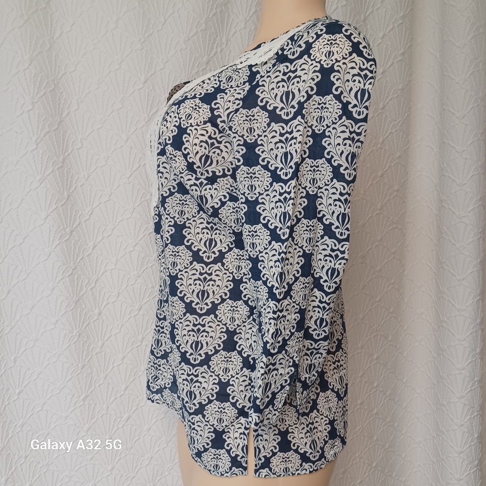 Talbots women  Size XS Blue and White Embroidered 3/4 Sleeve Blouse. 100% Cotton - Picture 8 of 11